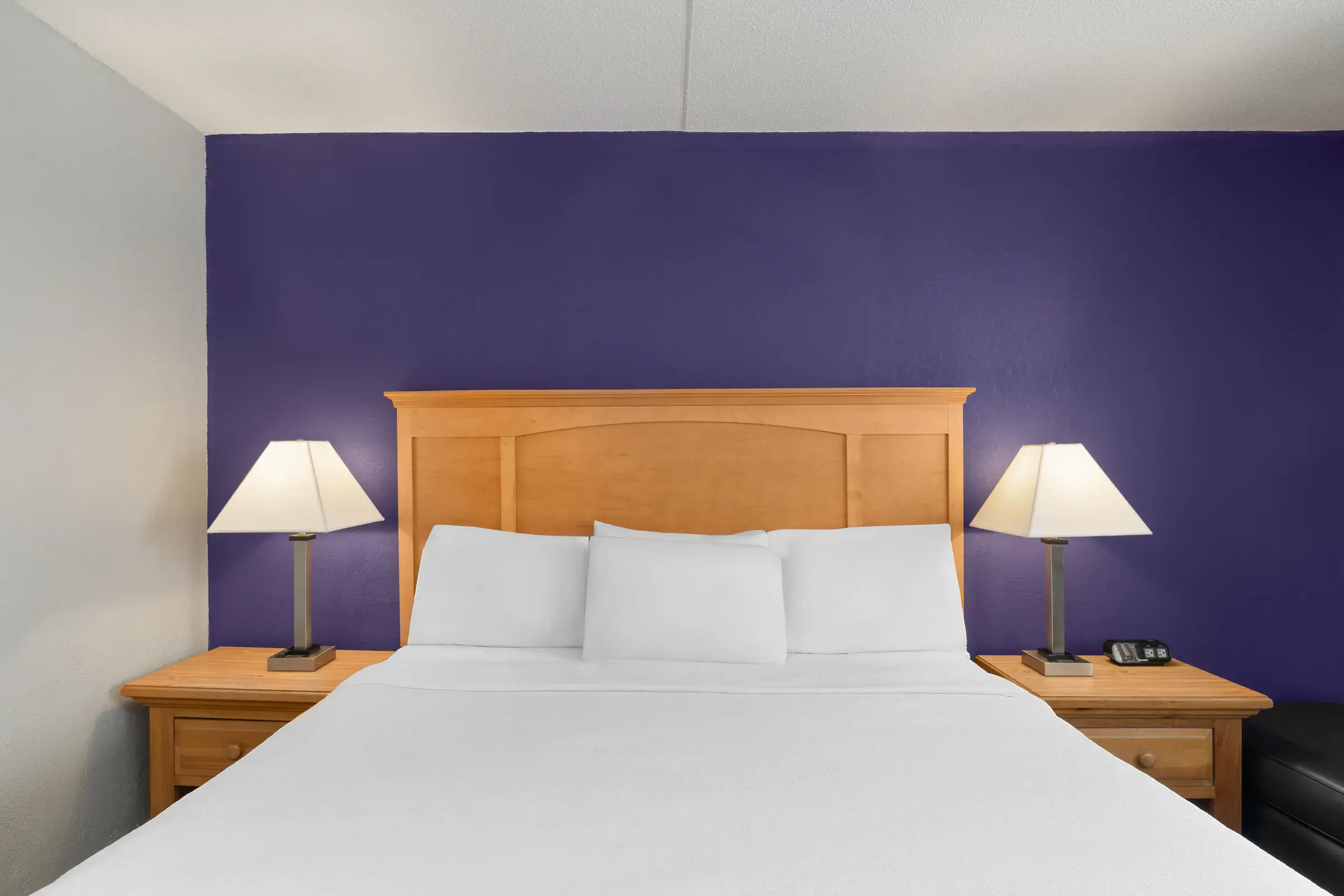 Bright, comfortable queen room