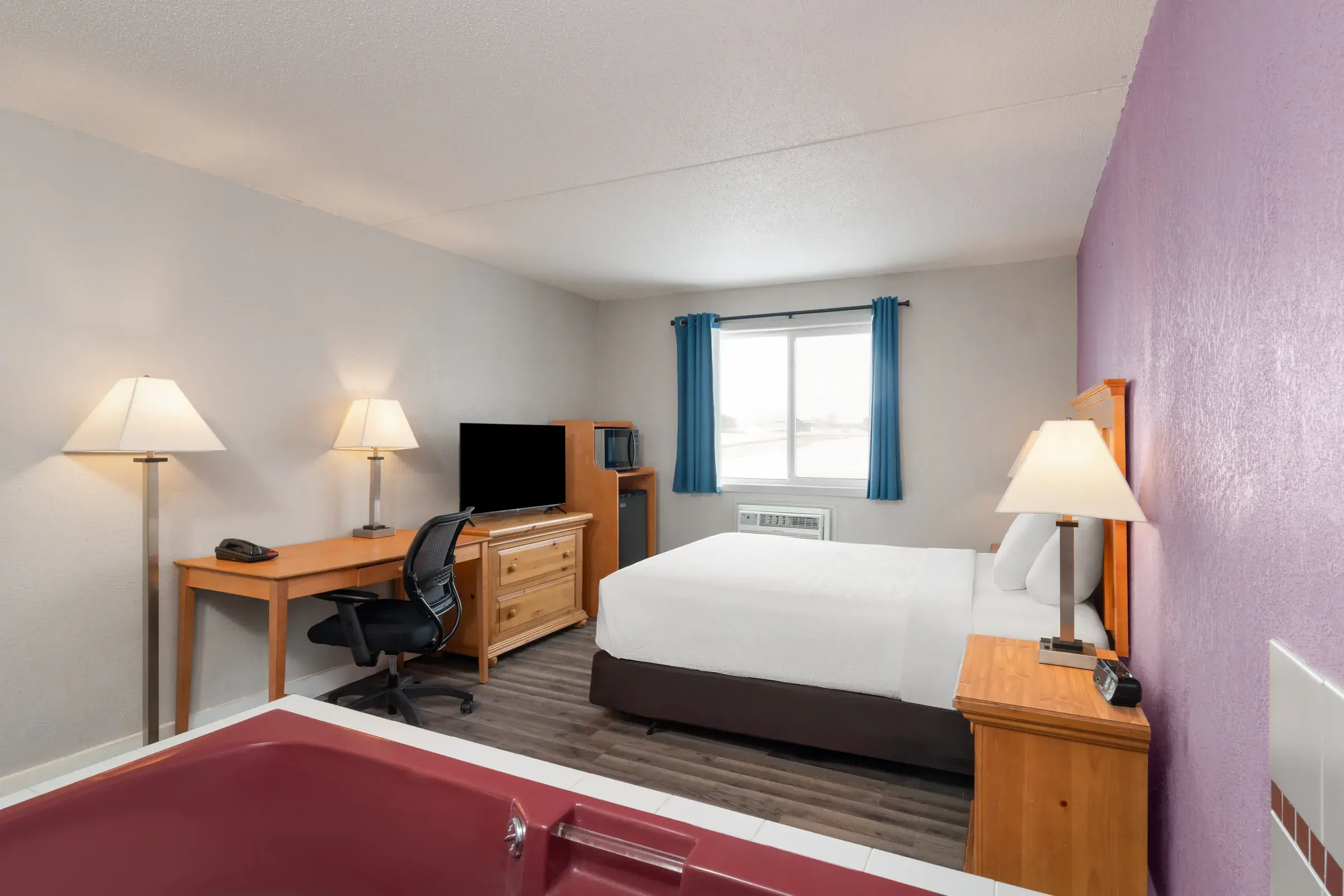 Suite king bedroom